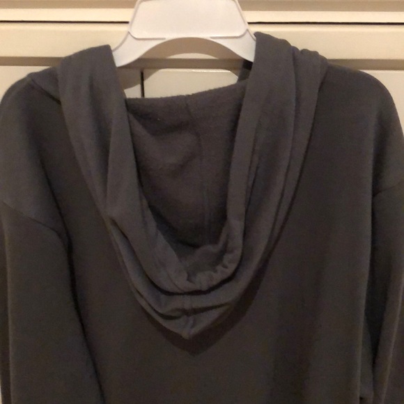 Hoodie with built in earphones - Picture 5 of 5